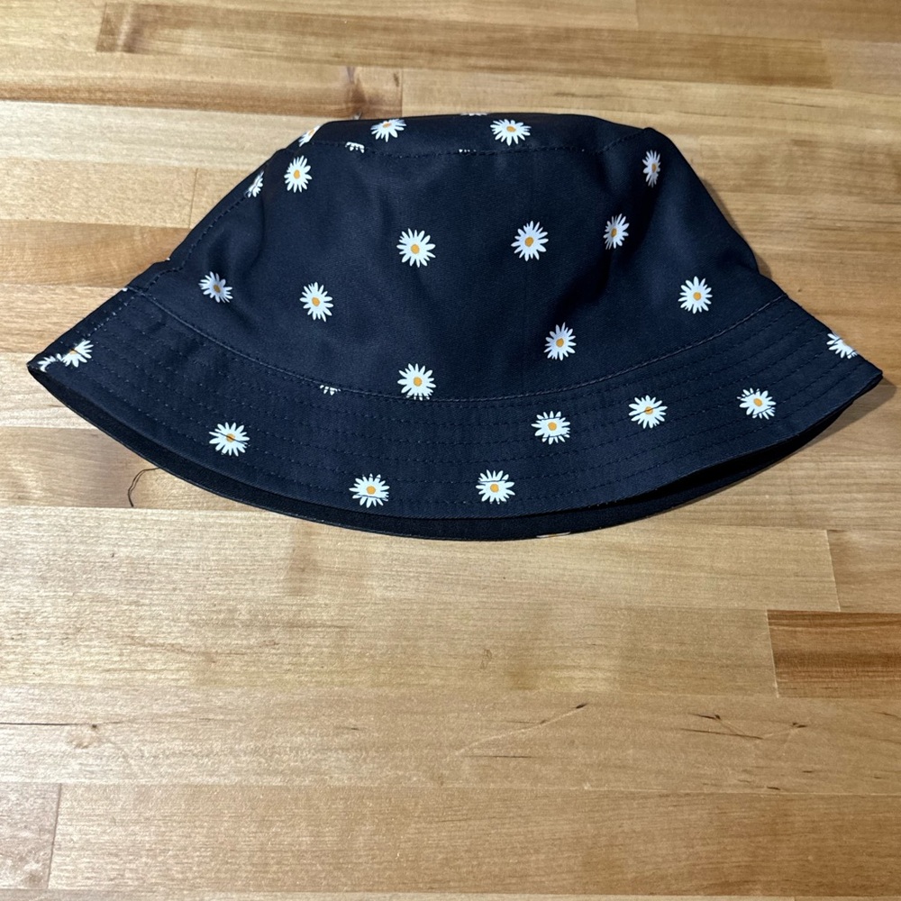 Black Daisy Bucket Hat